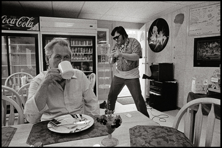 © David Trattles - Elvis visits the Yukon